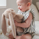 Cam Cam Copenhagen Peluche Coniglietto Billie Medium Latte/Classic Stripes Camel